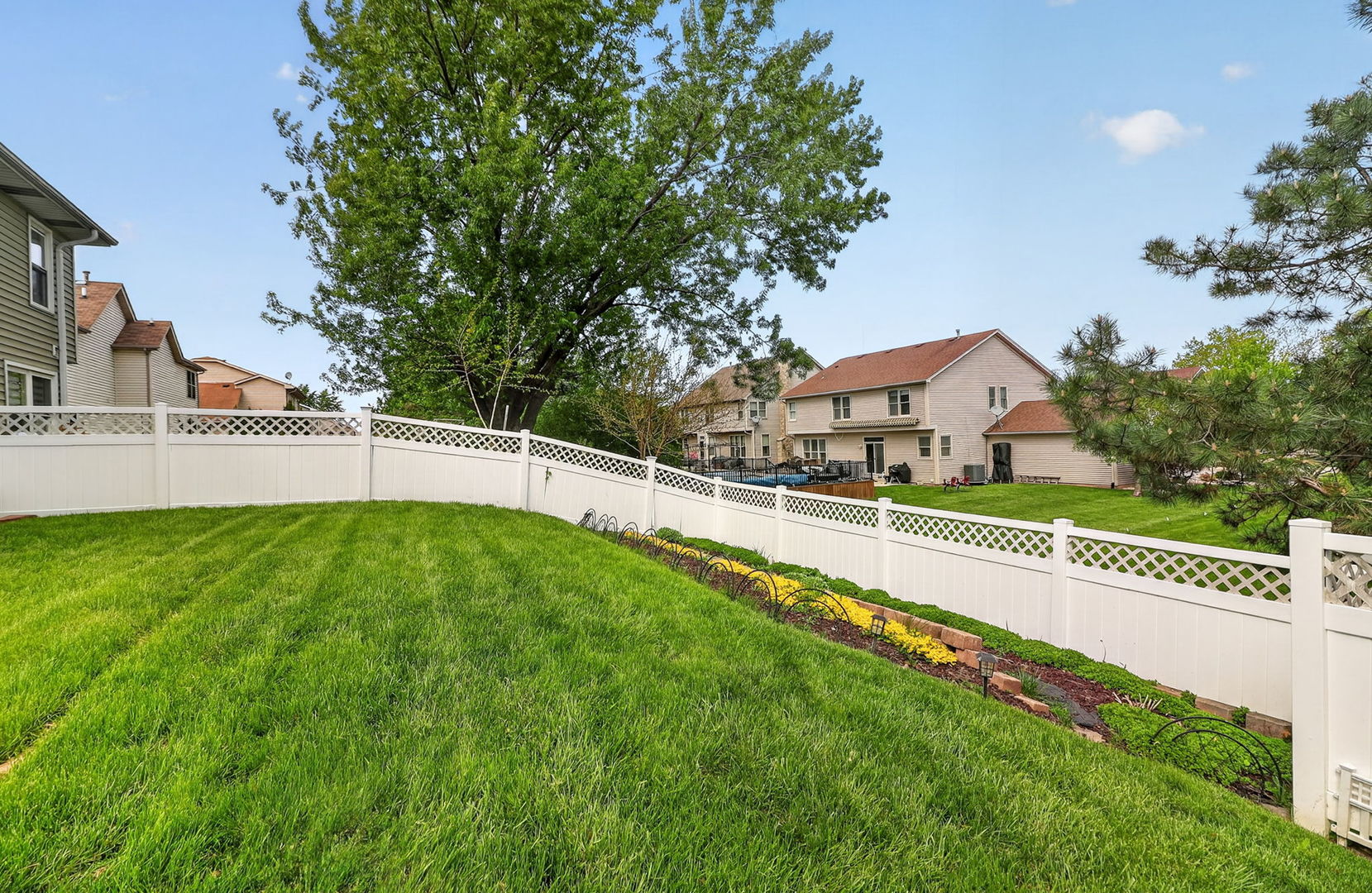 1117 Bradbury Circle Carol Stream IL 60188