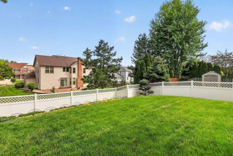 1117 Bradbury Circle Carol Stream IL 60188