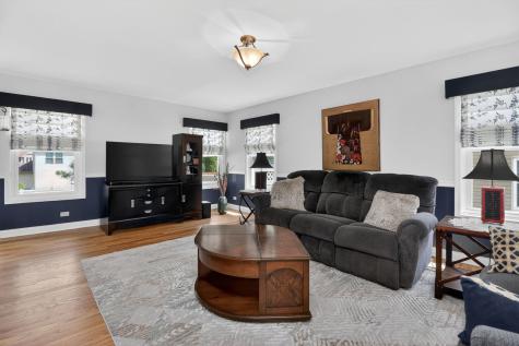1117 Bradbury Circle Carol Stream IL 60188