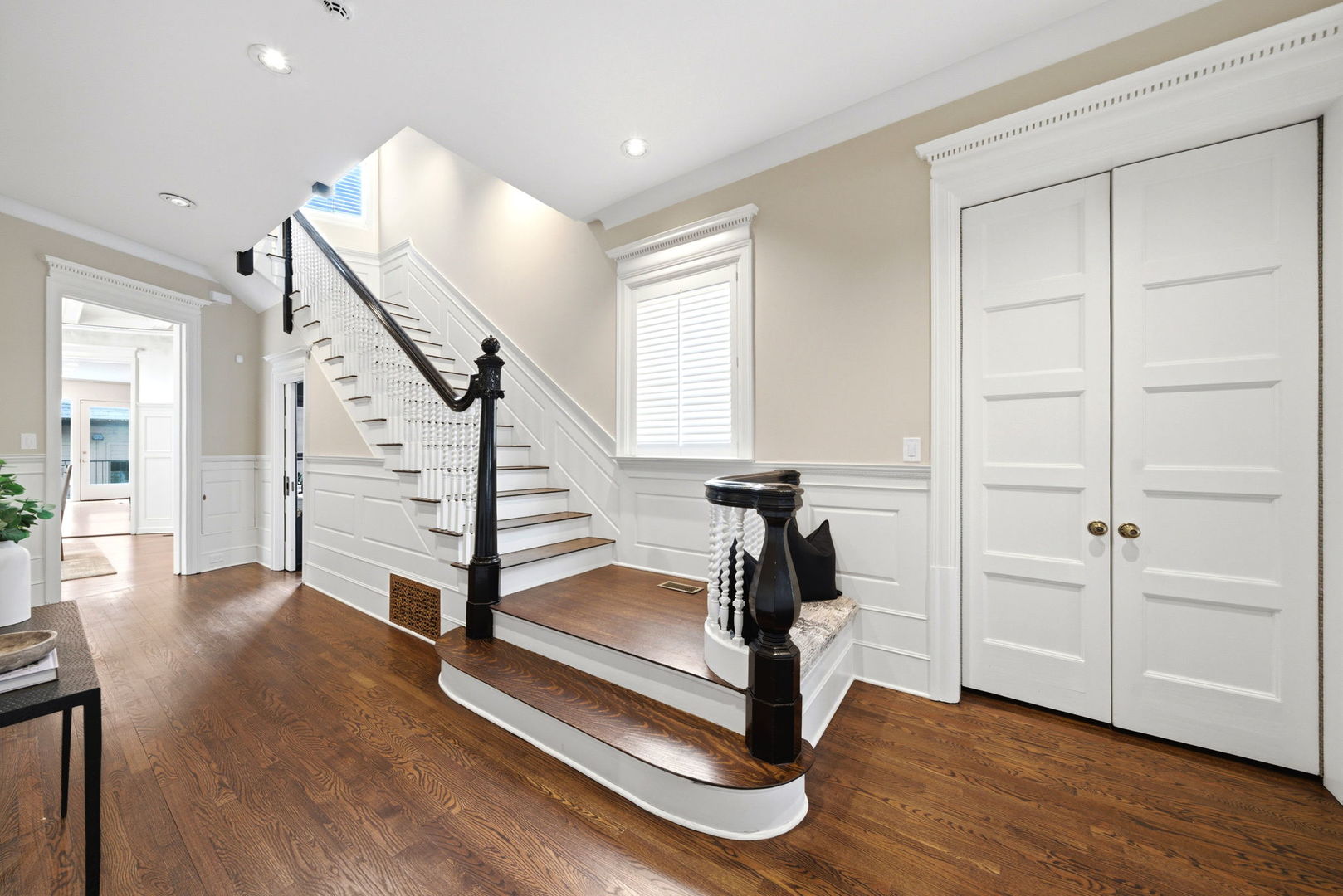 1352 North La Salle Drive Chicago IL 60610