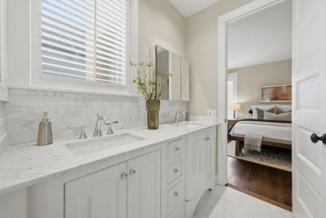 1352 North La Salle Drive Chicago IL 60610