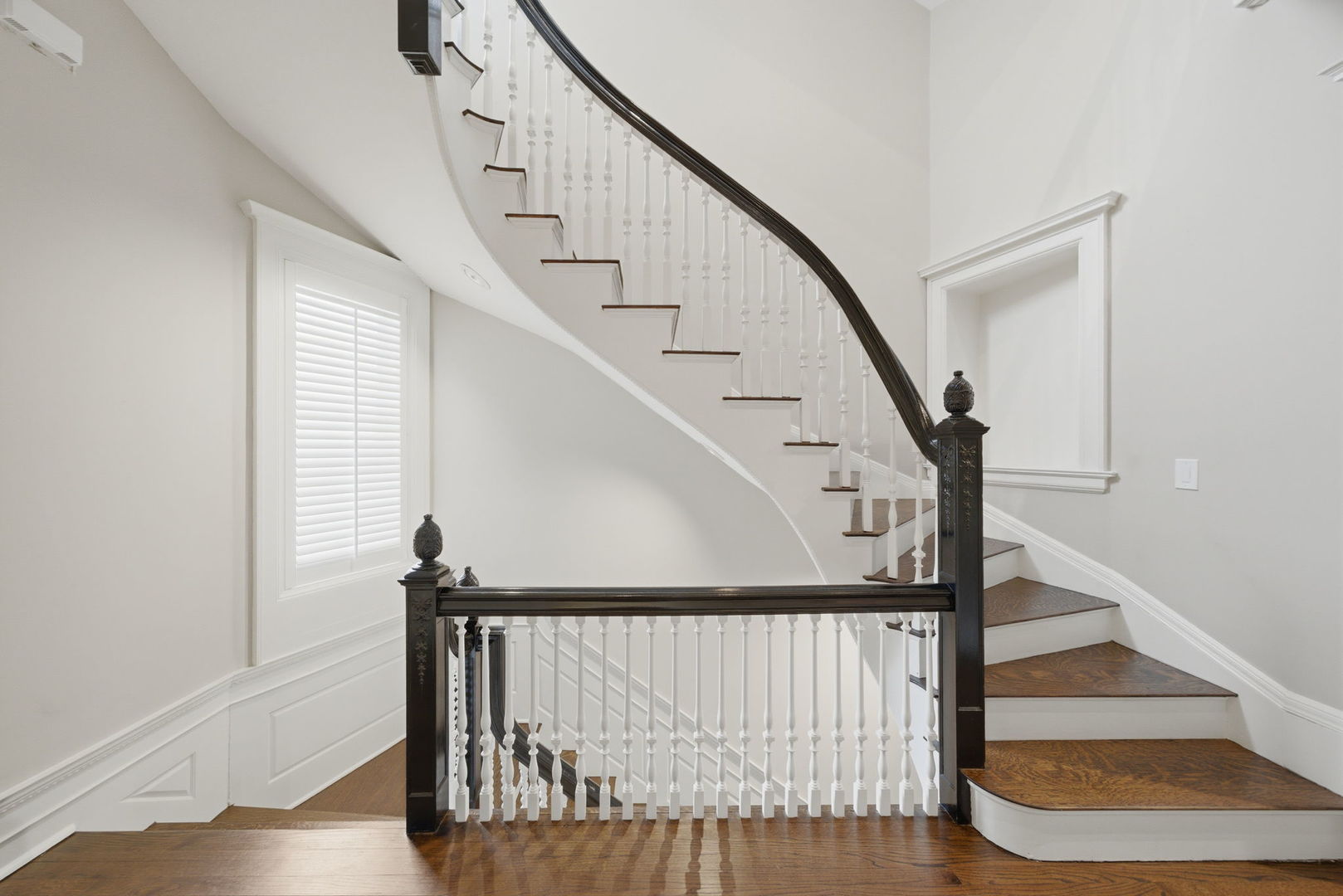 1352 North La Salle Drive Chicago IL 60610
