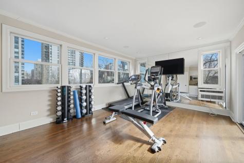 1352 North La Salle Drive Chicago IL 60610