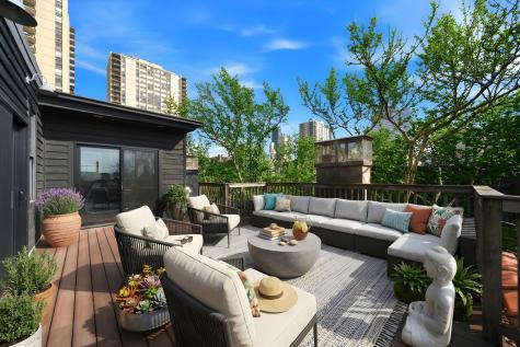 1352 North La Salle Drive Chicago IL 60610