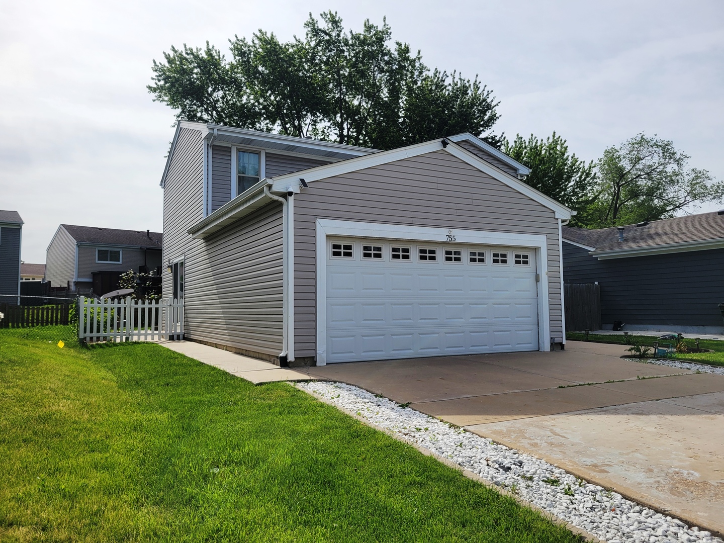 755 Rodenburg Road Roselle IL 60172
