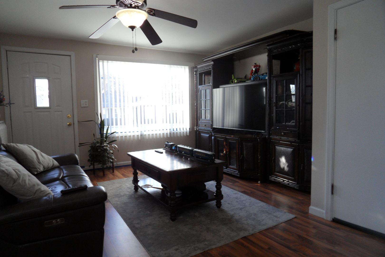 572 Fourth Avenue Aurora IL 60505