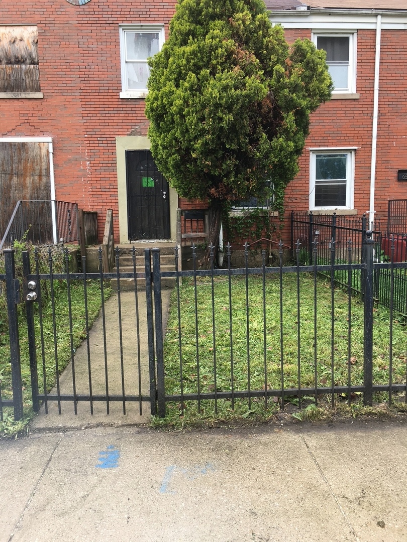 650 East 105th Place Chicago IL 60628