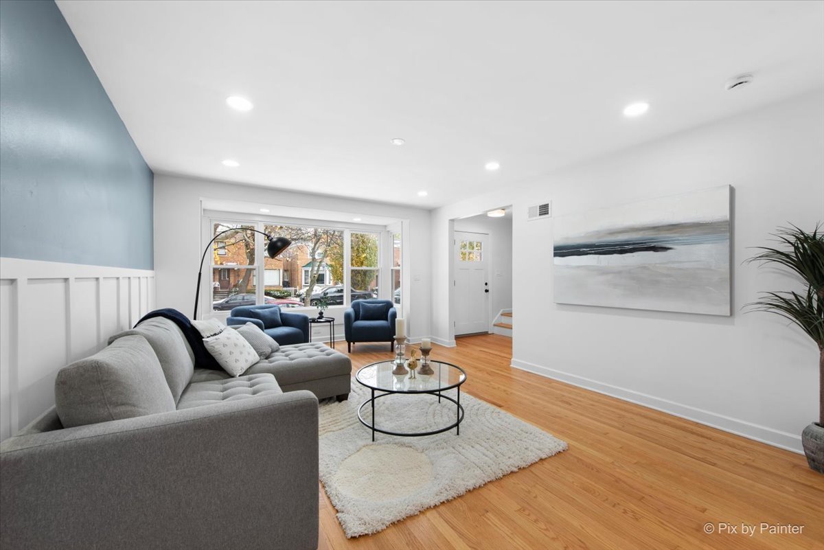 6322 North Monticello Avenue Chicago IL 60659