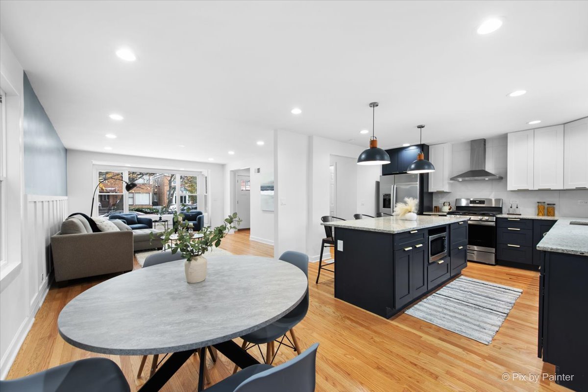 6322 North Monticello Avenue Chicago IL 60659