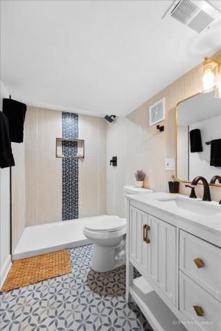 6322 North Monticello Avenue Chicago IL 60659