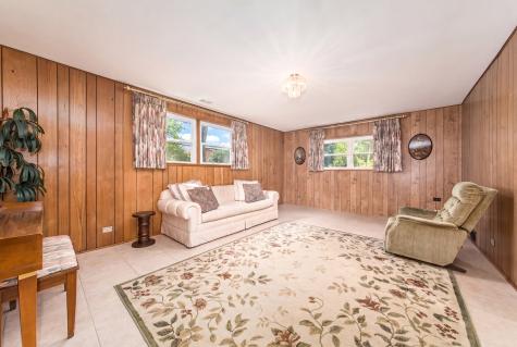 8744 West North Terrace Niles IL 60714