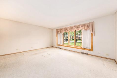 8744 West North Terrace Niles IL 60714