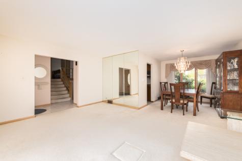 8744 West North Terrace Niles IL 60714