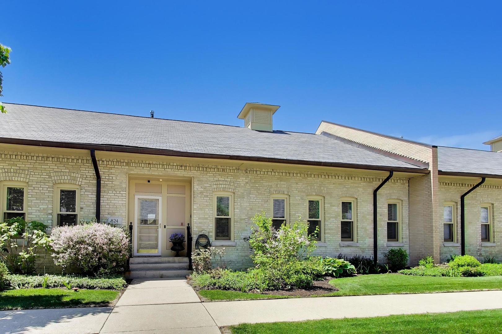 824 Stables Court Highwood IL 60040