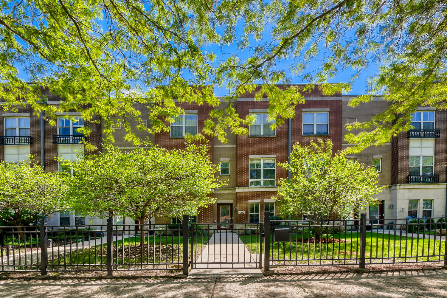 1219 West Grenshaw Street Chicago IL 60607