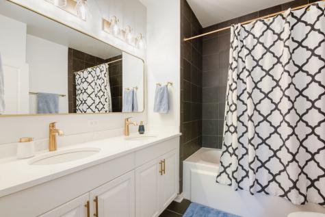 1219 West Grenshaw Street Chicago IL 60607