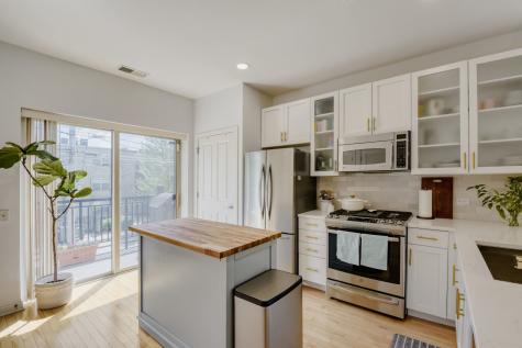 1219 West Grenshaw Street Chicago IL 60607