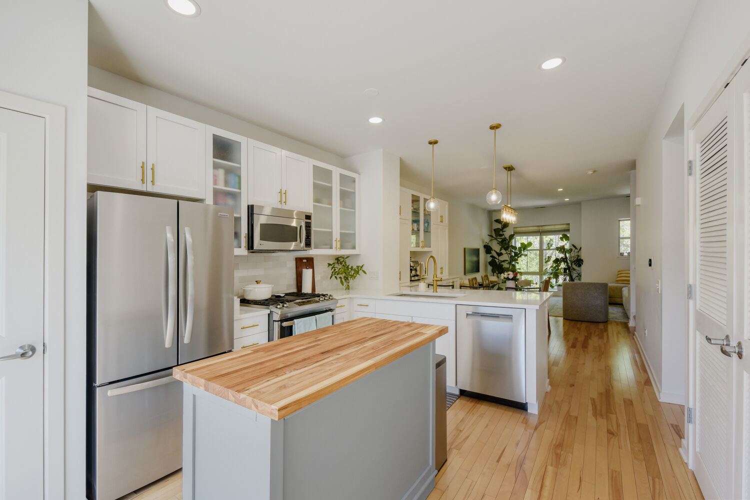 1219 West Grenshaw Street Chicago IL 60607