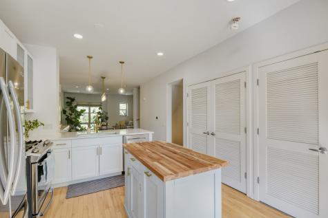 1219 West Grenshaw Street Chicago IL 60607