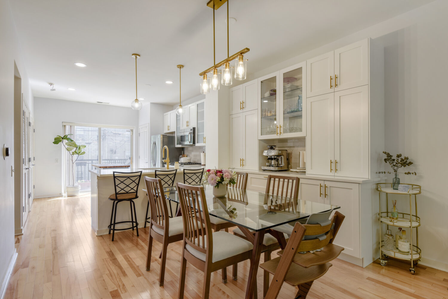 1219 West Grenshaw Street Chicago IL 60607