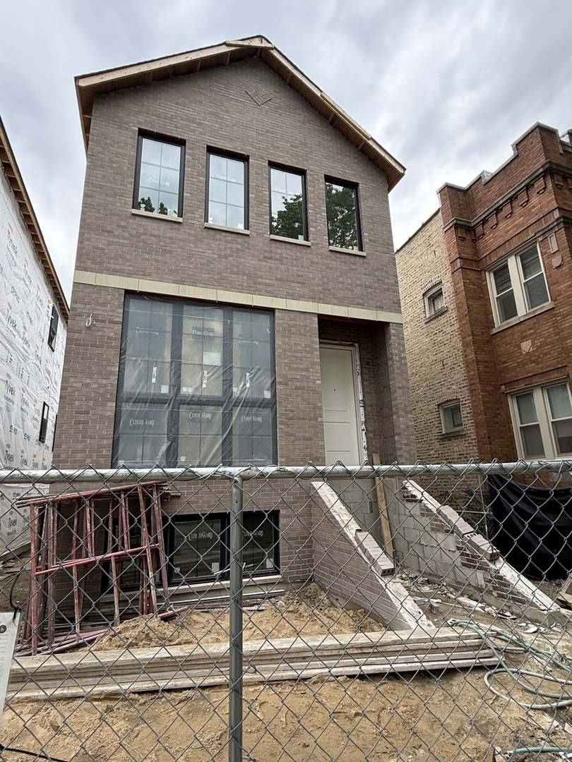 6732 North Oxford Avenue Chicago IL 60631