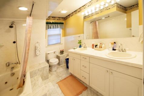 178 Brookhill Road Libertyville IL 60048