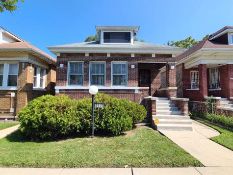 8319 South Crandon Avenue Chicago IL 60617
