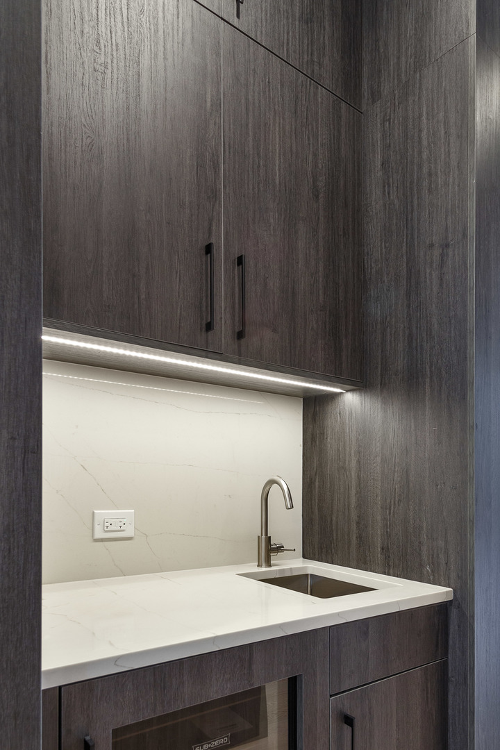 2055 West Race Avenue Chicago IL 60612