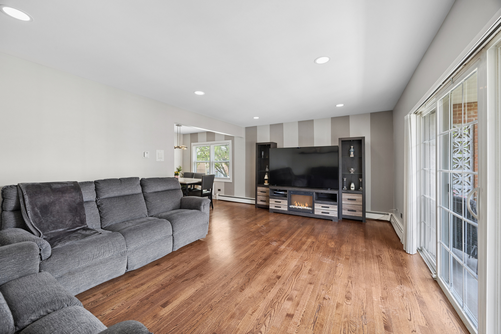 6255 South Mason Avenue Chicago IL 60638
