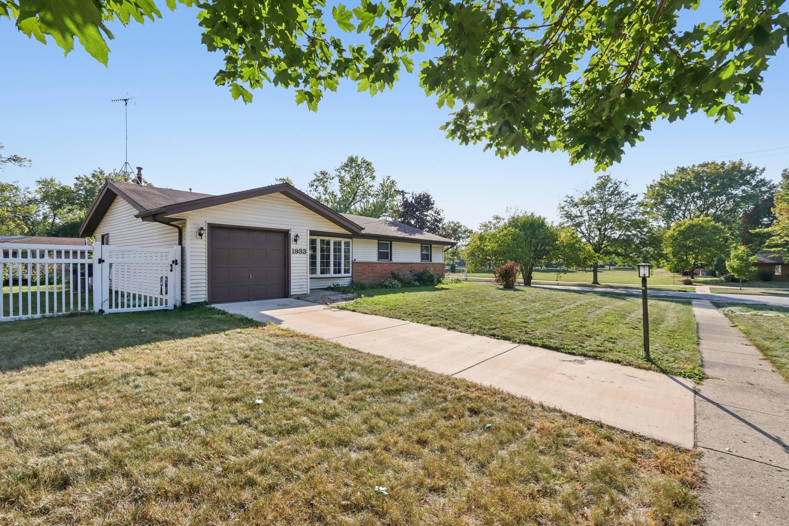 1933 Whittier Lane Schaumburg IL 60193