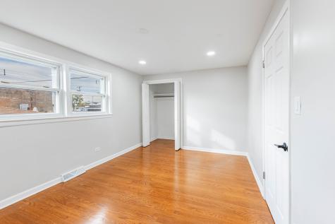 5631 West 64th Place Chicago IL 60638