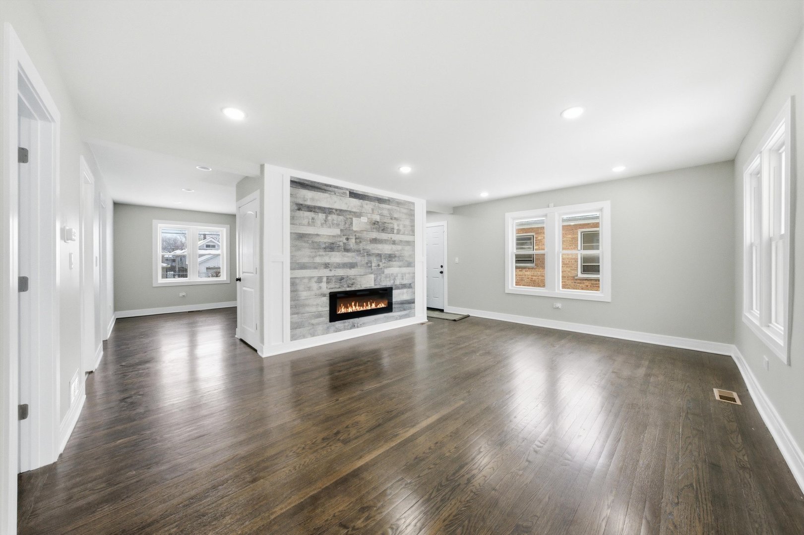 10035 South La Salle Street Chicago IL 60628