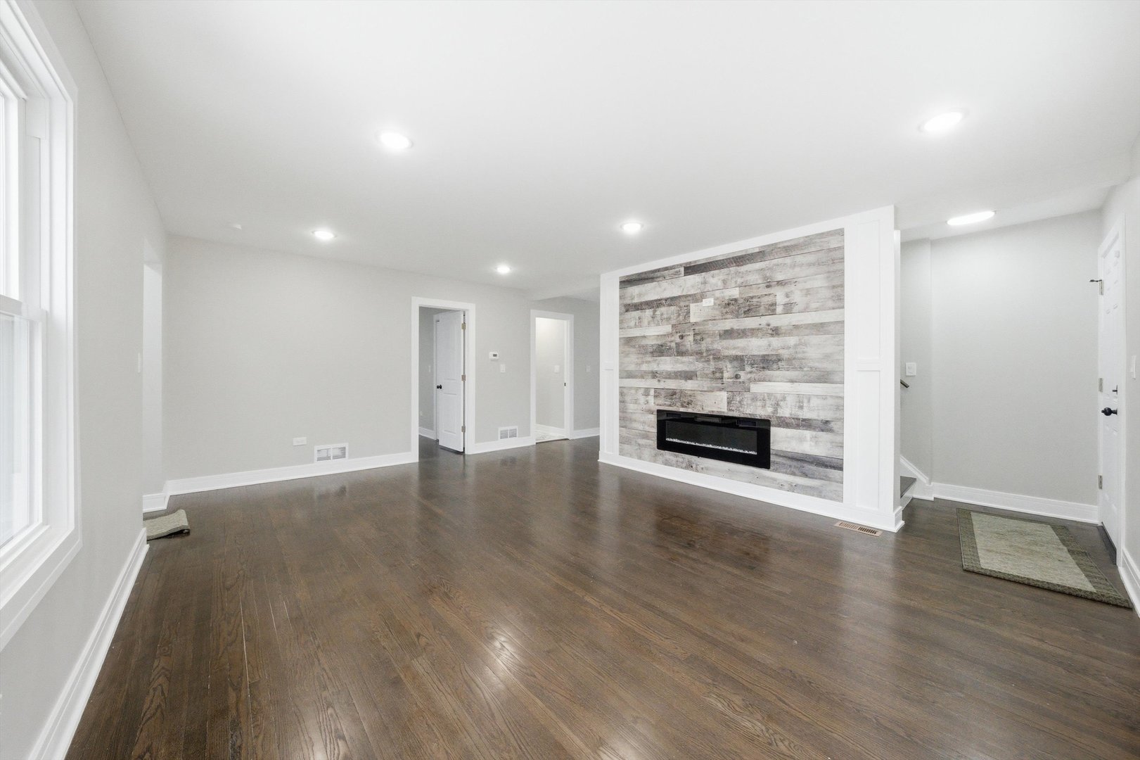 10035 South La Salle Street Chicago IL 60628