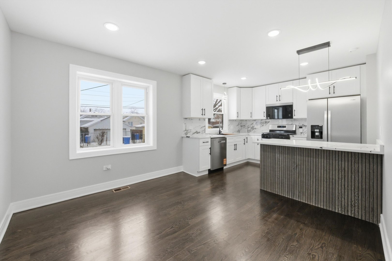 10035 South La Salle Street Chicago IL 60628