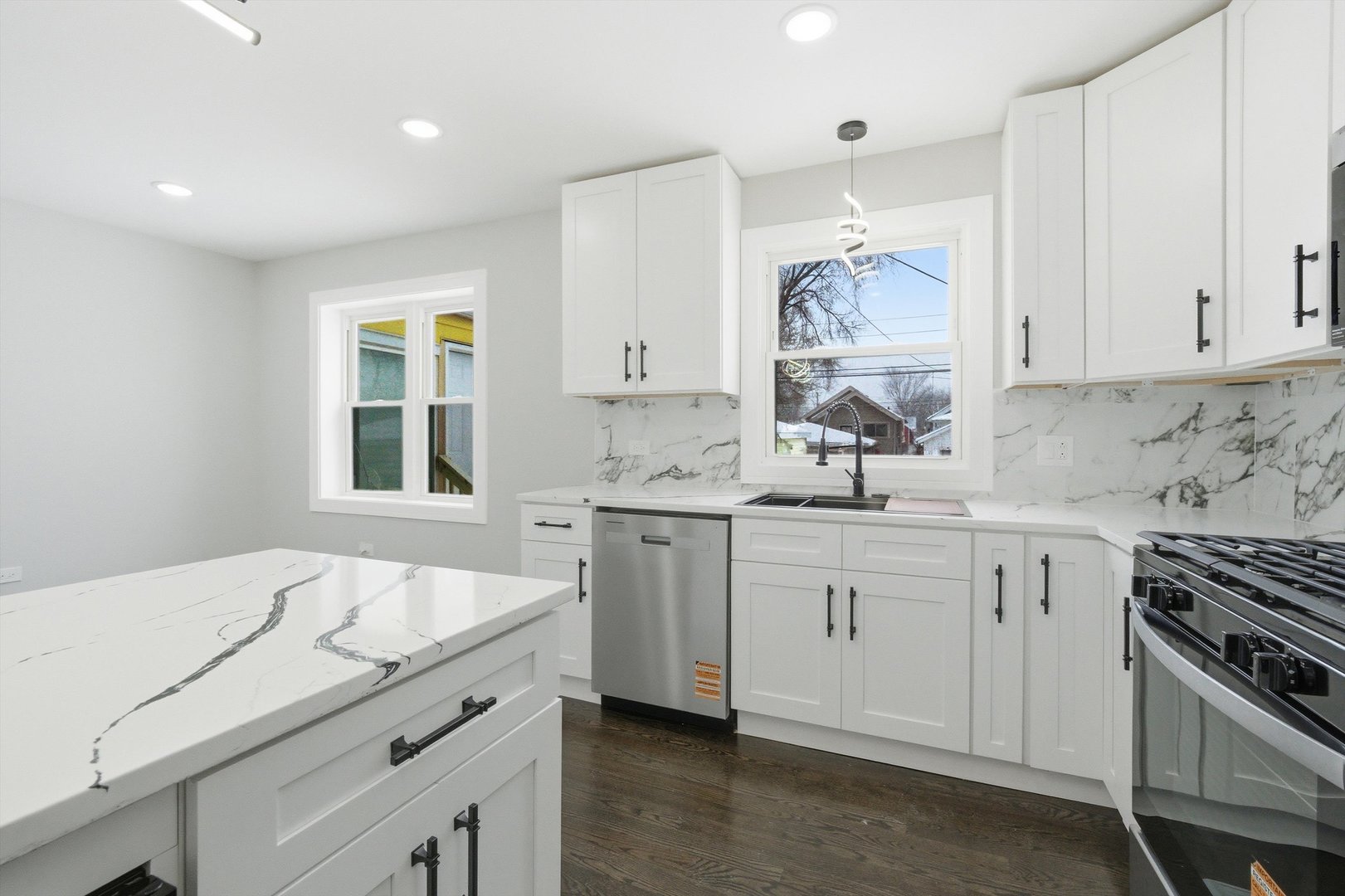 10035 South La Salle Street Chicago IL 60628