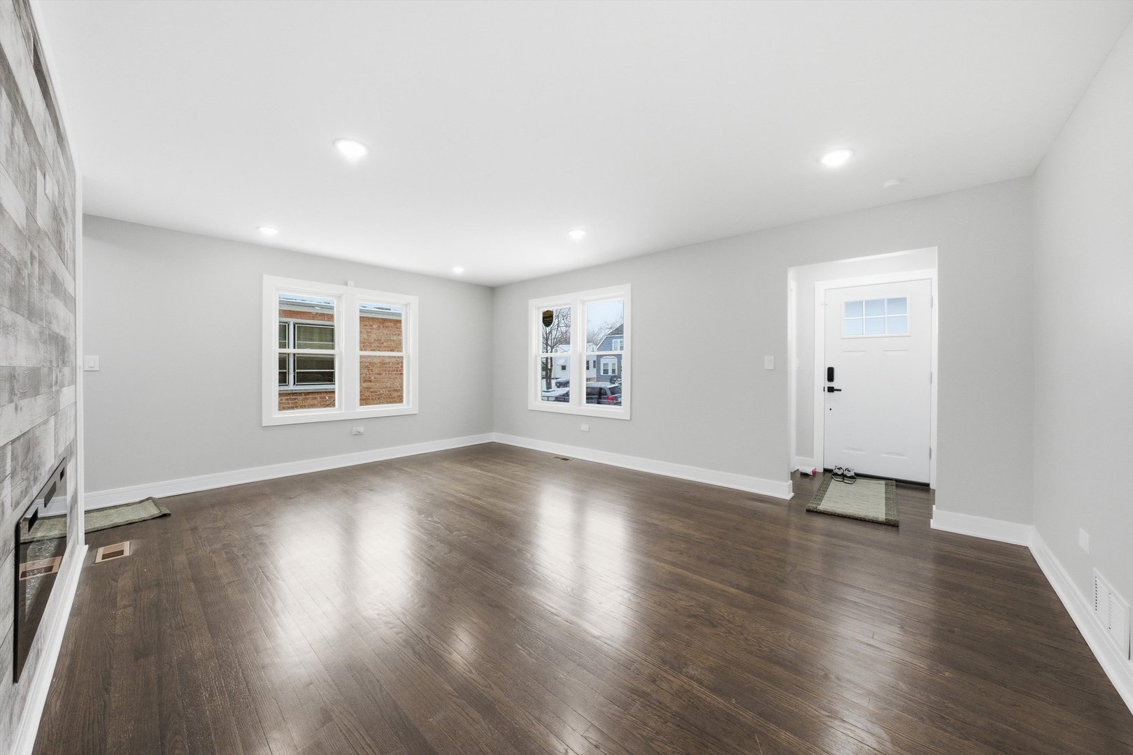 10035 South La Salle Street Chicago IL 60628