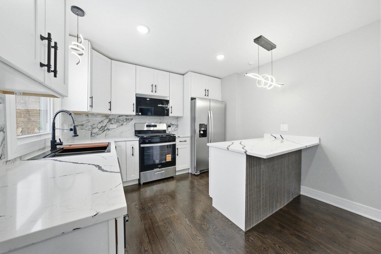 10035 South La Salle Street Chicago IL 60628