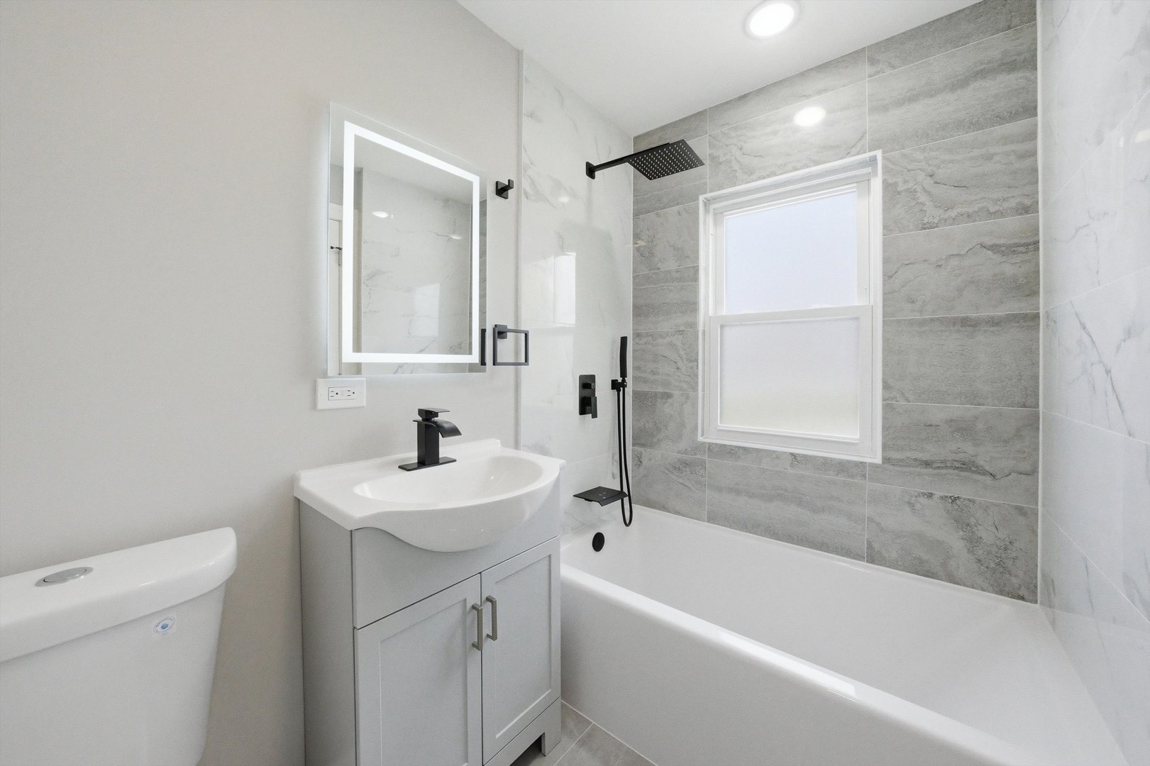 10035 South La Salle Street Chicago IL 60628