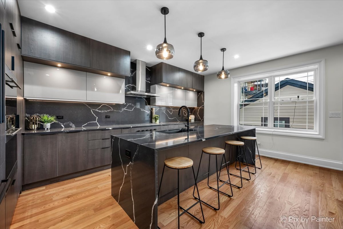 2334 North Oakley Avenue Chicago IL 60647