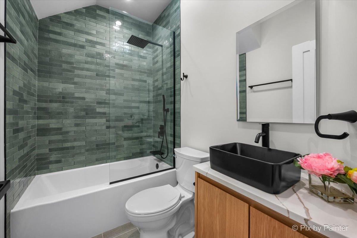 2334 North Oakley Avenue Chicago IL 60647