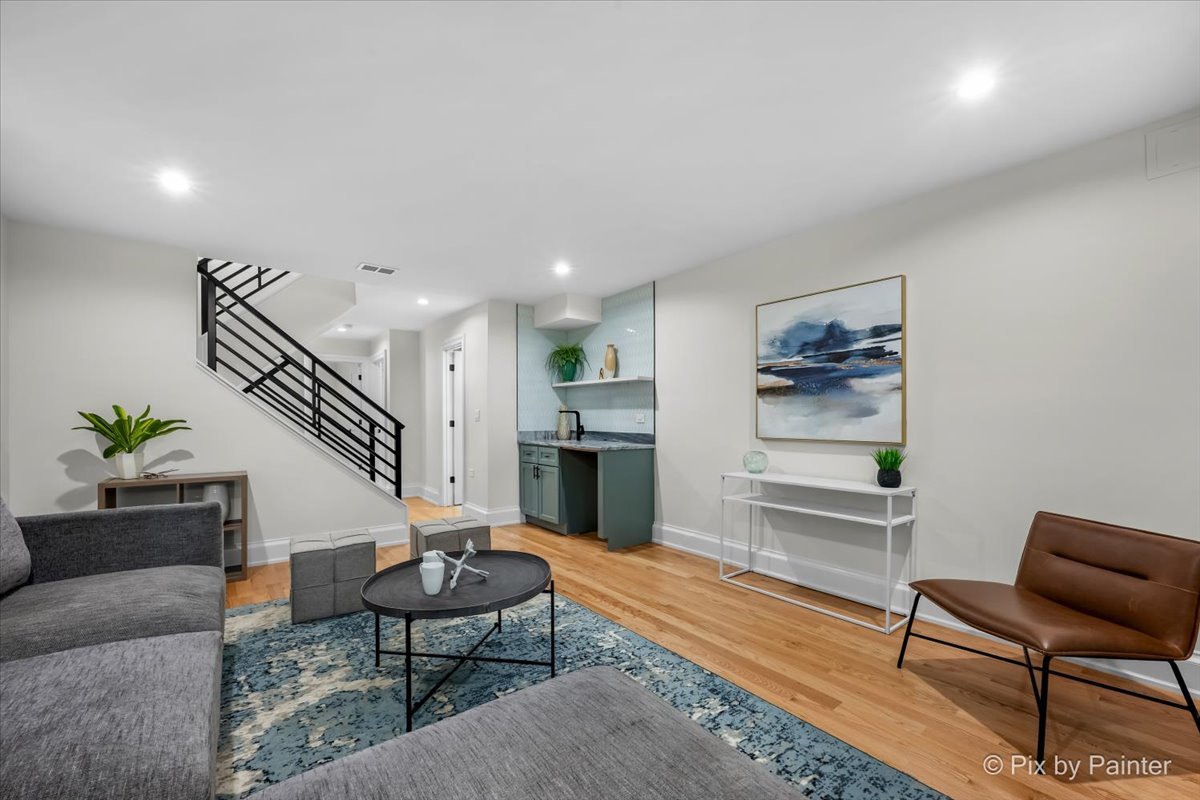2334 North Oakley Avenue Chicago IL 60647