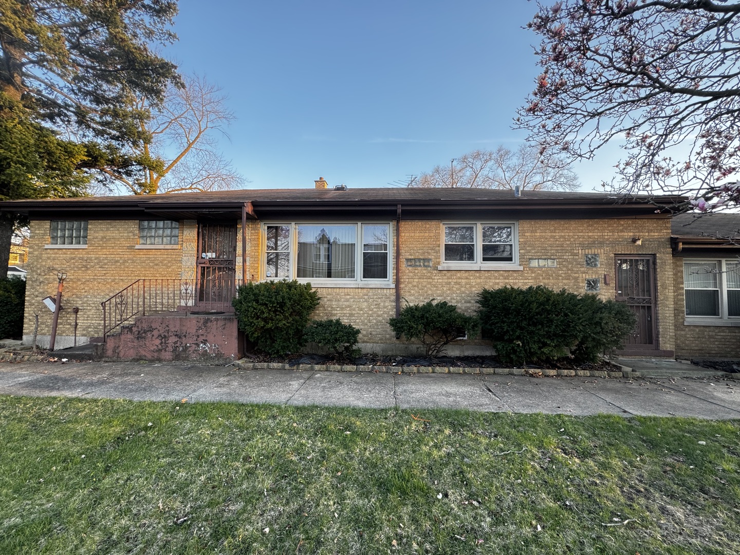 10100 South Saint Lawrence Avenue Chicago IL 60628