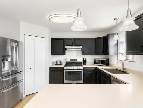 289 West Daisy Circle Romeoville IL 60446