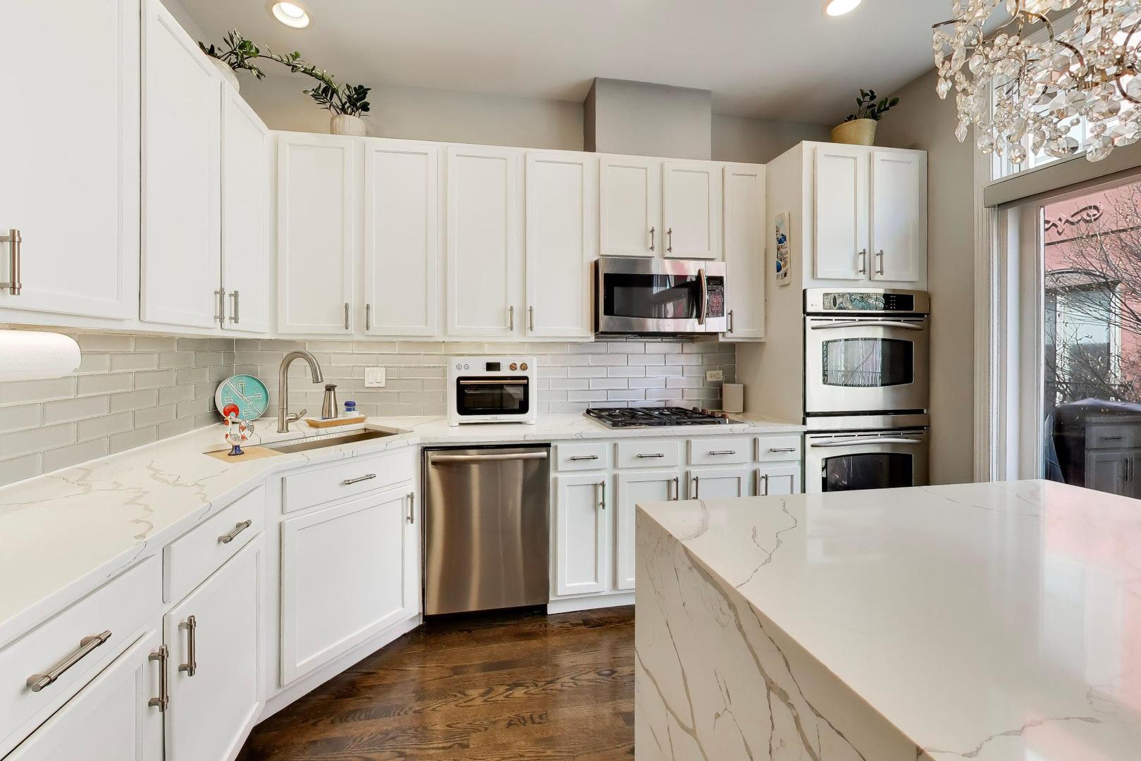 511 North Peoria Street Chicago IL 60642