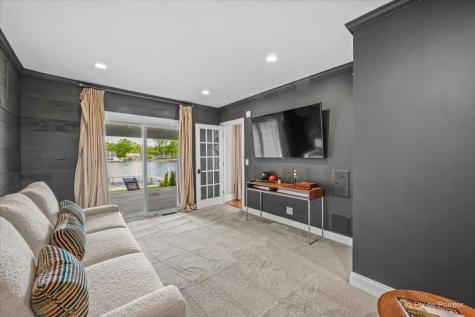2715 North Villa Lane Mchenry IL 60051