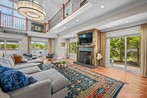 2715 North Villa Lane Mchenry IL 60051
