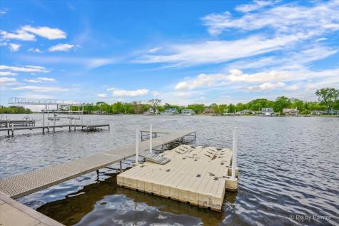 2715 North Villa Lane Mchenry IL 60051