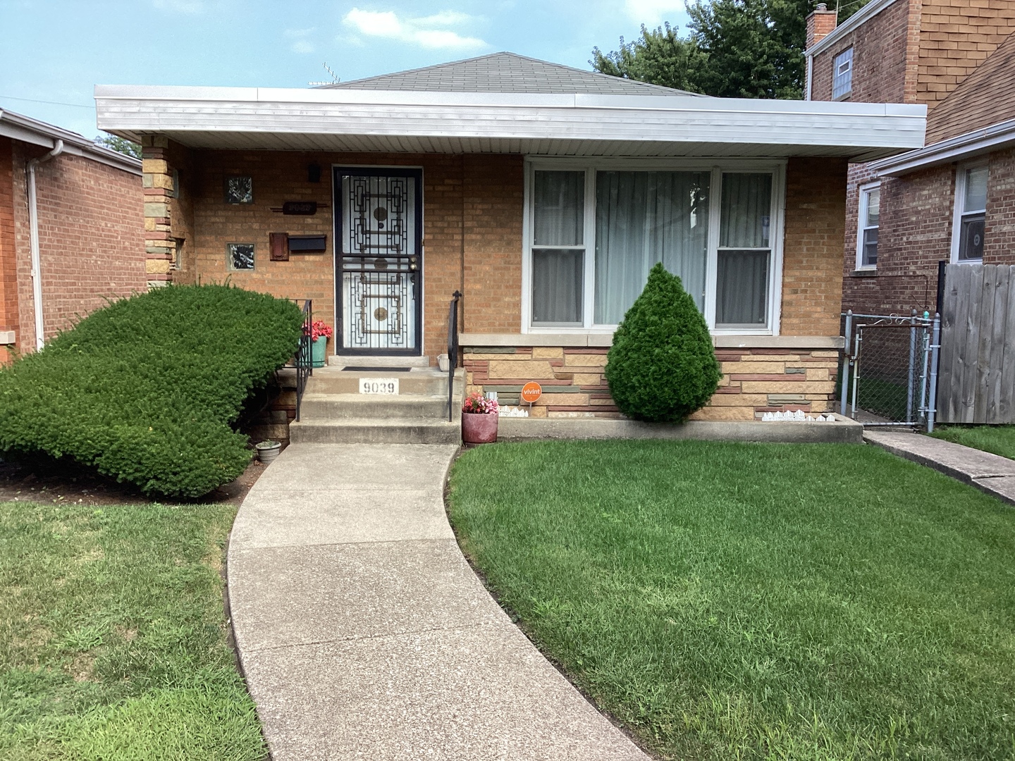 9039 South Jeffery Boulevard Chicago IL 60617