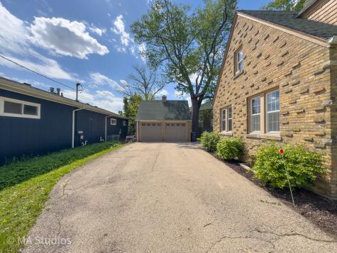 216 Wilcox Avenue Elgin IL 60123