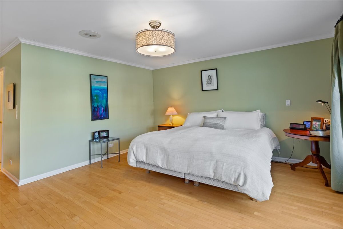 332 West Goethe Street Chicago IL 60610